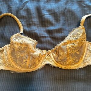 Victoria's Secret Nude Sheer Lace Underwire Bra